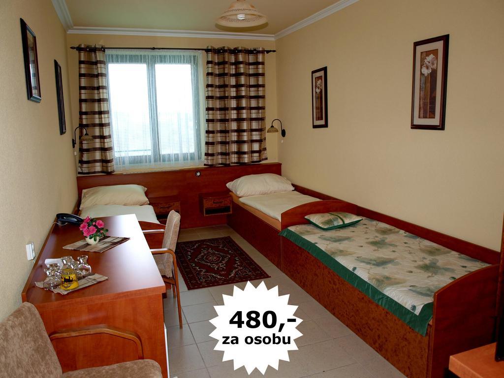 Hotel Relax U Drsu ตาบอร์ ภายนอก รูปภาพ